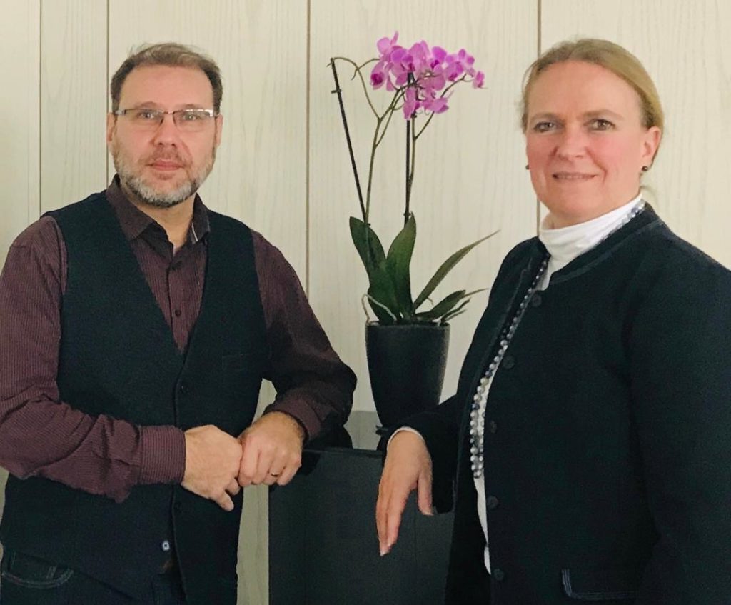 Sinan Sert und Stephanie Becker-Bösch werben für die Mitgliedschaft im Förderverein. (Bild: pv)
