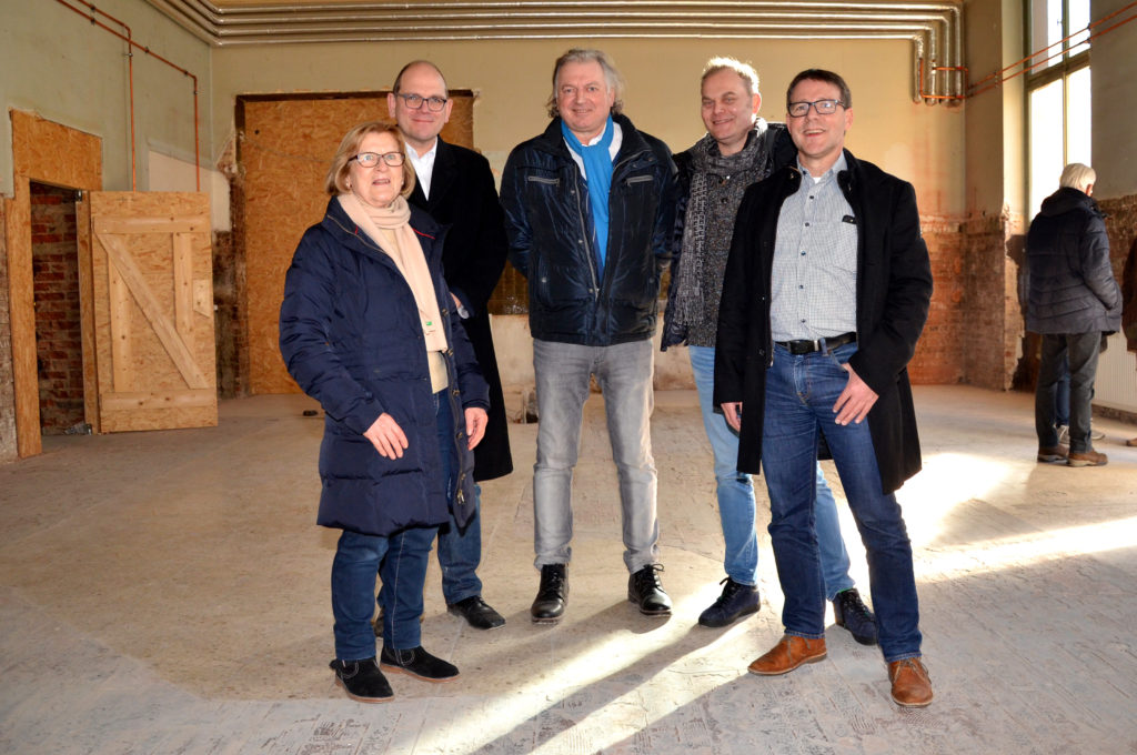 Plädieren für einen Kulturbahnhof (von links): Gudrun Roth, Markus Theis, Klaus Englert, Reiner Zinsinger und Markus Philippi. (Bild: Petra Ihm-Fahle)