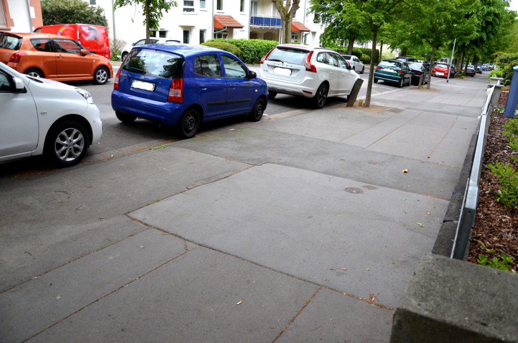 Nach Ansicht der CDU könnte Fläche besser genutzt werden. Hier ein Blick auf einen Bürgersteig in der Lindenstraße. (Bild: Petra Ihm-Fahle)