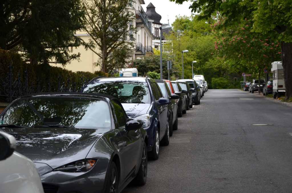 Erster Stadtrat Peter Krank soll ein Parkplatzkonzept vorlegen. (Bild: Petra Ihm-Fahle)