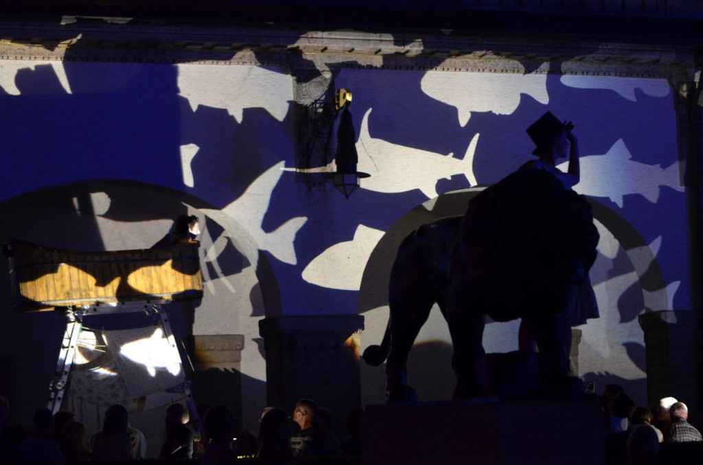 Festliche Beleuchtung beim Heilbad-Jubiläum, hier mit dem Theater Ani aus Berlin. (Bild: Petra Ihm-Fahle)