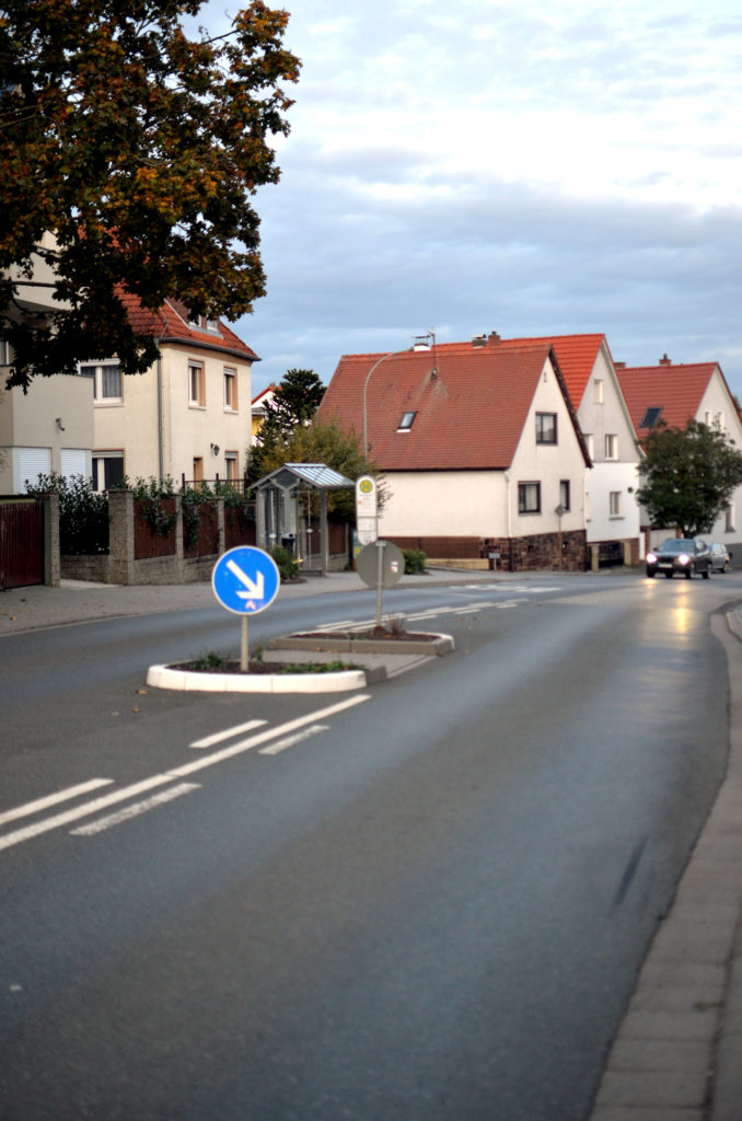 Radarfallen für die Rennpiste Weingartenstraße. (Bild: Petra Ihm-Fahle)